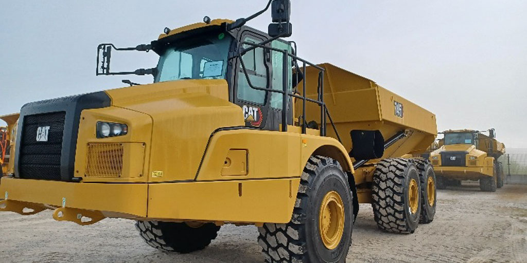 Tombereau Caterpillar 740